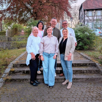 Ausscheidende, bleibende und neue Fraktionsmitglieder zusammen im Rahmen der Verabschiedung des alten Stadtrates: (vorne, v.l.n.r) Elke Bassil, Hannah Gütling, Jasmin Reuter, (hinten, v.l.n.r.) Karina Dietz, Frank Fetzer, Ralf Diepholtz.